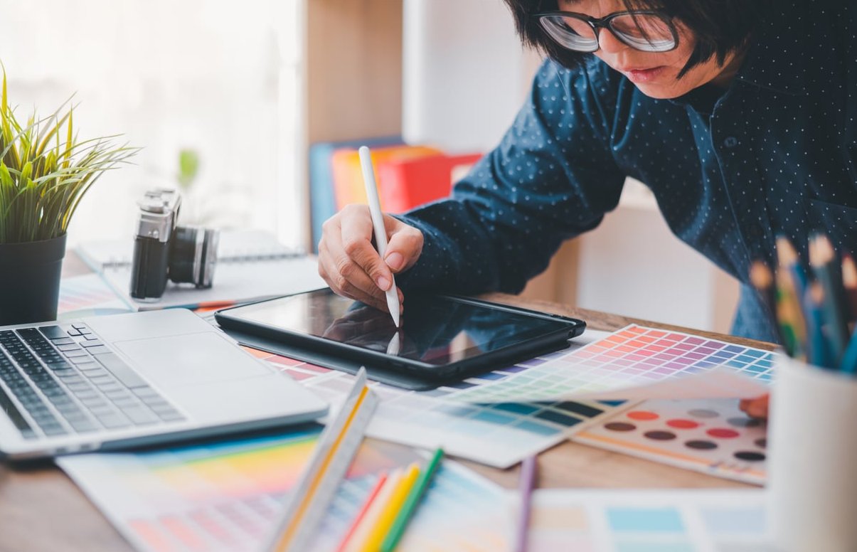 freelance designer laptop money
